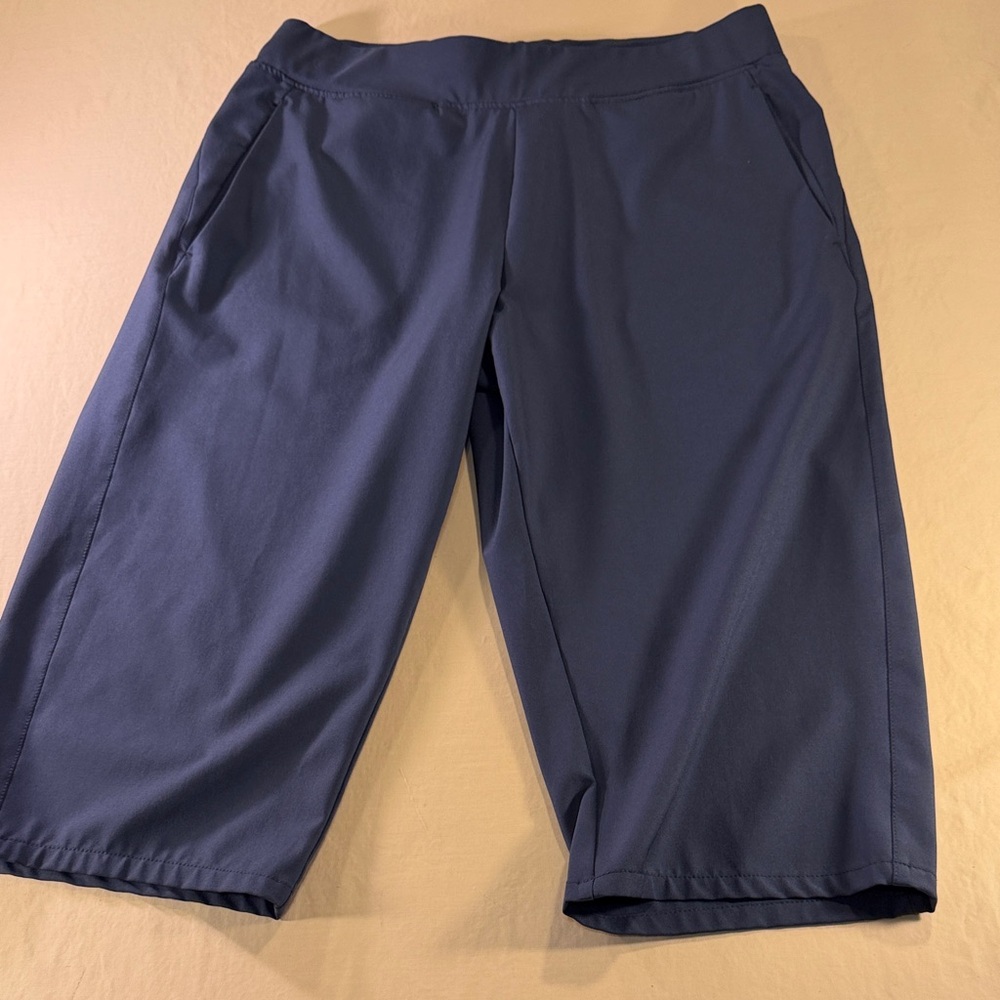 BCG women’s activewear, capris, dark gray flat elastic waistband front pockets